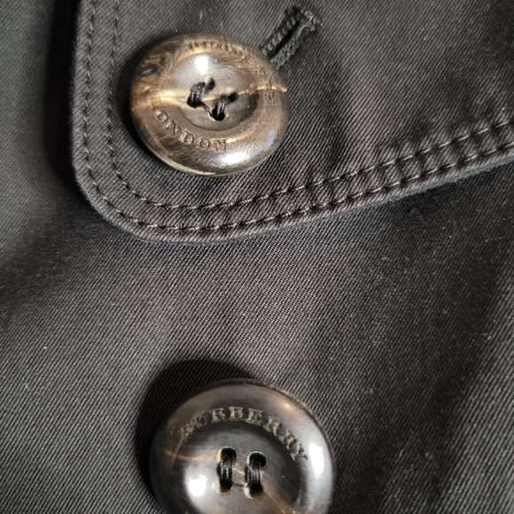 Burberry trench coat with movable vest - Picture 6 of 15